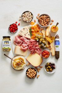 Gourmet Entertainers Gift Basket
